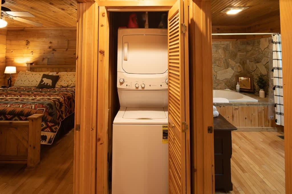 Cozy 'Grey Fox' Cabin Between Boone & Блоуинг-Рок Экстерьер фото