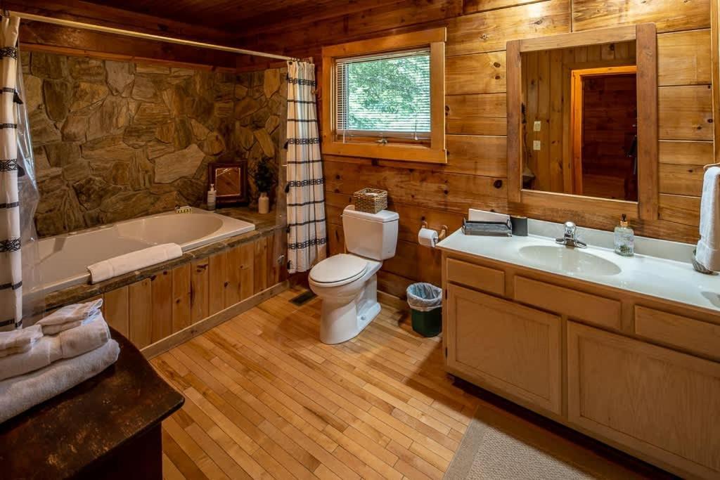 Cozy 'Grey Fox' Cabin Between Boone & Блоуинг-Рок Экстерьер фото