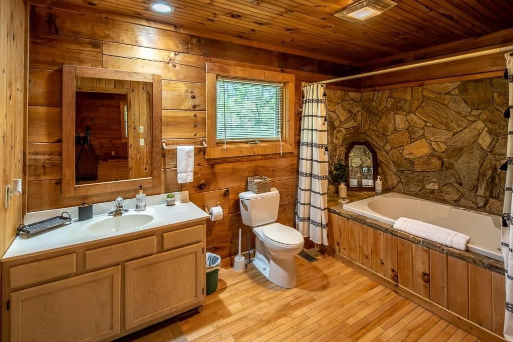 Cozy 'Grey Fox' Cabin Between Boone & Блоуинг-Рок Экстерьер фото