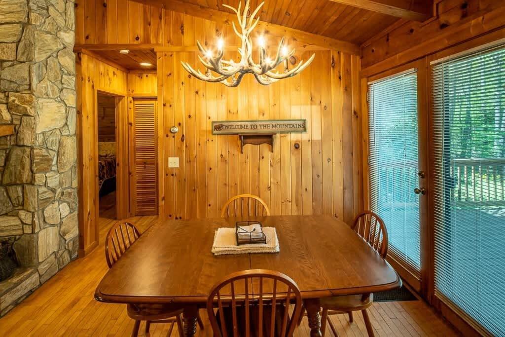 Cozy 'Grey Fox' Cabin Between Boone & Блоуинг-Рок Экстерьер фото