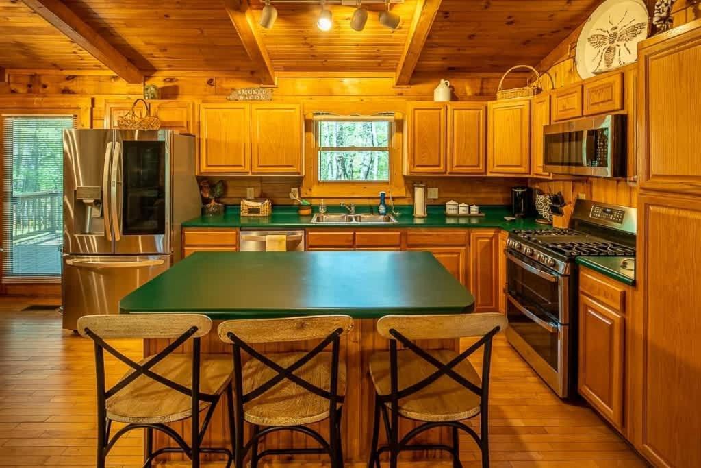 Cozy 'Grey Fox' Cabin Between Boone & Блоуинг-Рок Экстерьер фото