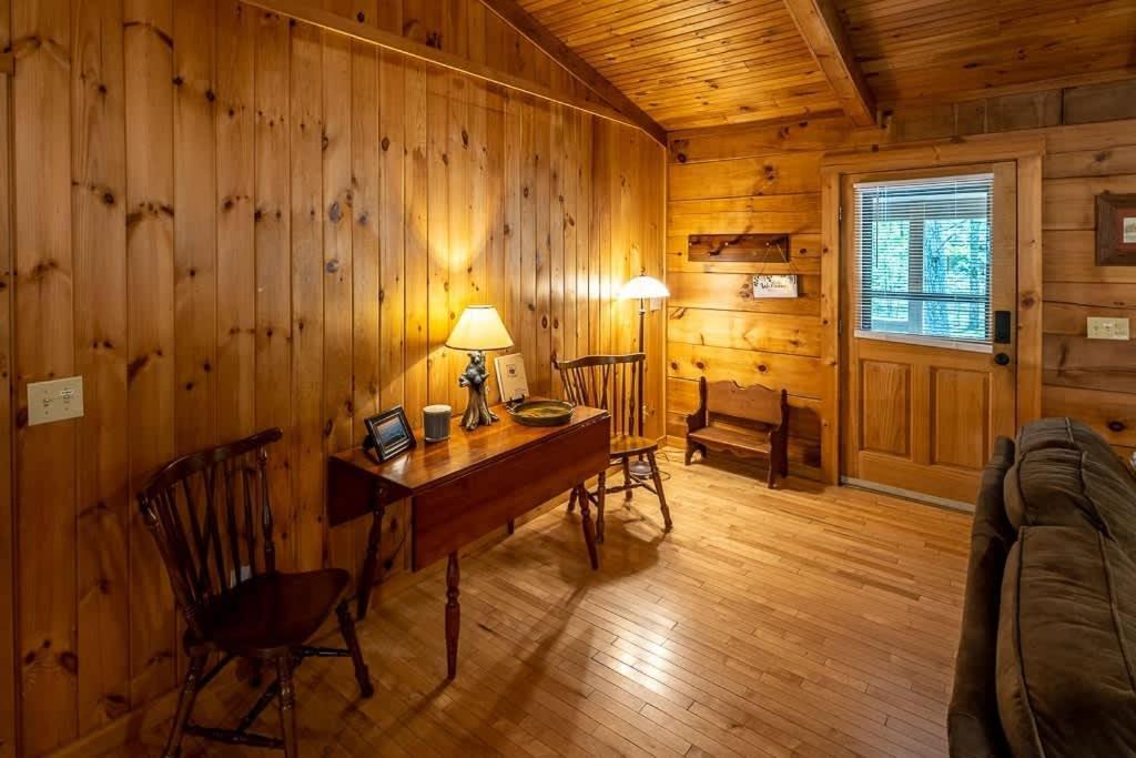 Cozy 'Grey Fox' Cabin Between Boone & Блоуинг-Рок Экстерьер фото