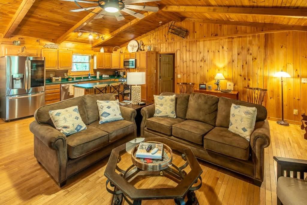 Cozy 'Grey Fox' Cabin Between Boone & Блоуинг-Рок Экстерьер фото