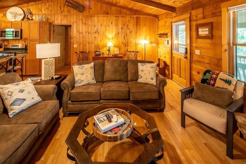 Cozy 'Grey Fox' Cabin Between Boone & Блоуинг-Рок Экстерьер фото
